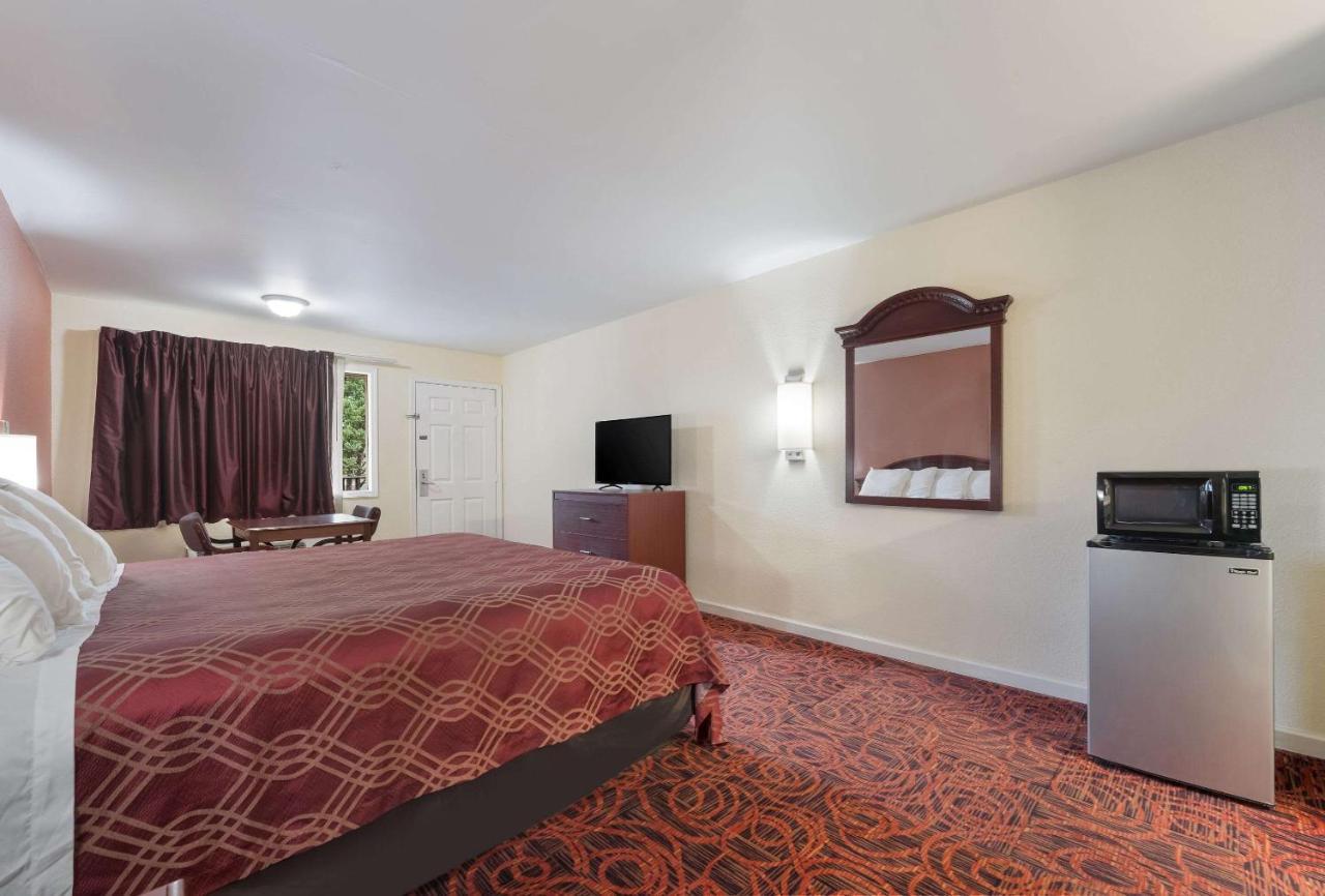 Econo Lodge Thomaston Exterior foto